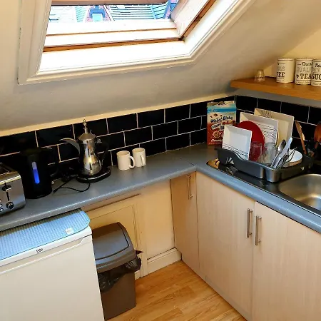 Guest house 22 Roundhay Mount *